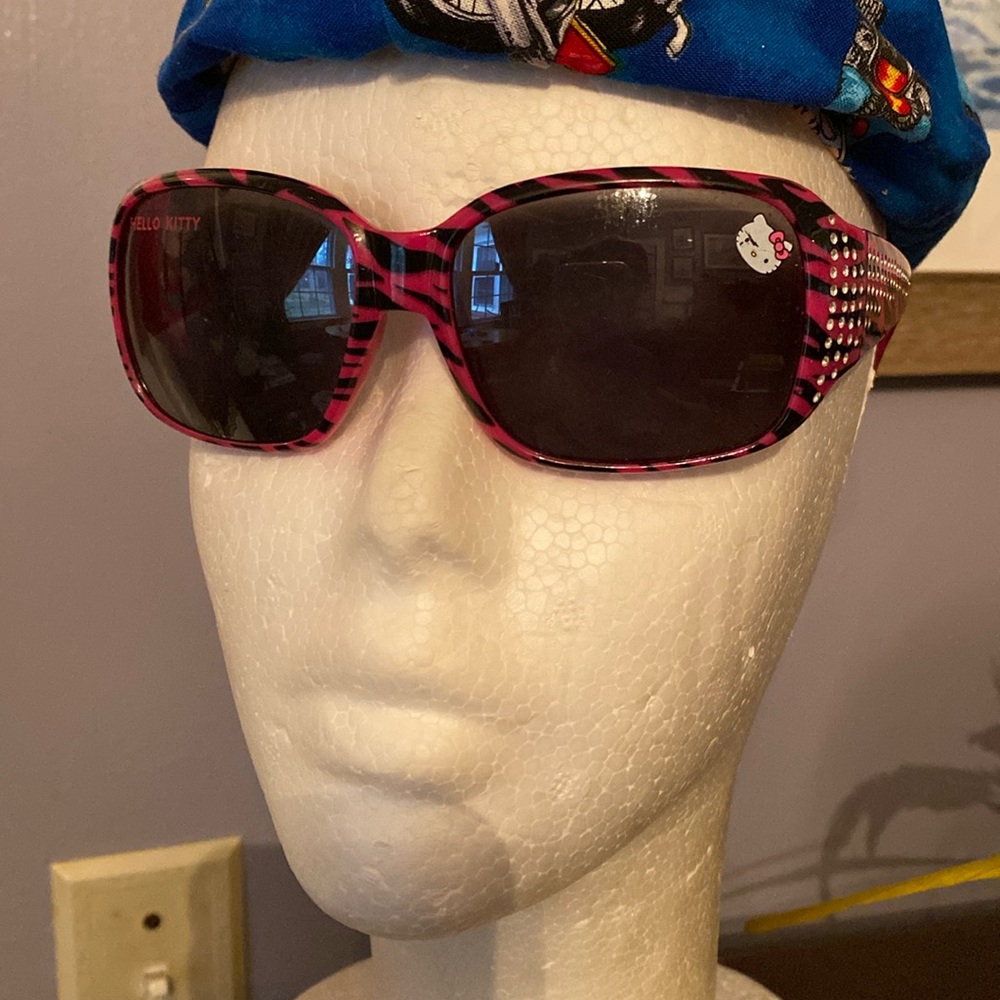 ! Hello Kitty sunglasses pre-owned